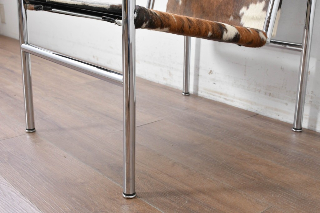 中古　Cassina(カッシーナ)　ル・コルビュジエ(Le Corbusier)　ピエール・ジャンヌレ(Pierre Jeanneret)　シャルロット・ペリアン(Charlotte Perriand)　LC1　スリングチェア　現行定価約78万円　(R-087262)