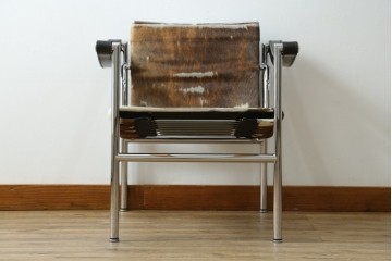 中古　Cassina(カッシーナ)　ル・コルビュジエ(Le Corbusier)　ピエール・ジャンヌレ(Pierre Jeanneret)　シャルロット・ペリアン(Charlotte Perriand)　LC1　スリングチェア　現行定価約78万円　(R-087262)