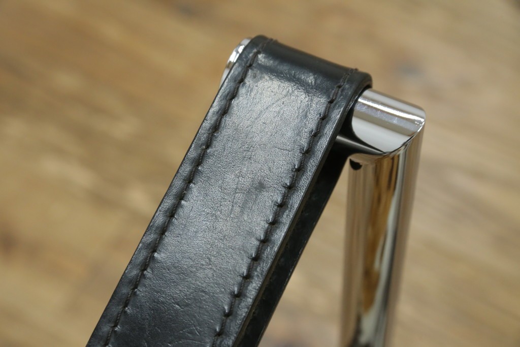 中古　Cassina(カッシーナ)　ル・コルビュジエ(Le Corbusier)　ピエール・ジャンヌレ(Pierre Jeanneret)　シャルロット・ペリアン(Charlotte Perriand)　LC1　スリングチェア　現行定価約78万円　(R-087262)