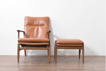 中古　美品　FUJI FURNITURE(冨士ファニチア)　Mysa(ミーサ)　上品でモダンなリクライニングチェアとスツールのセット　定価約24万円　(R-087263)