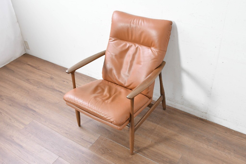 中古　美品　FUJI FURNITURE(冨士ファニチア)　Mysa(ミーサ)　上品でモダンなリクライニングチェアとスツールのセット　定価約24万円　(R-087263)