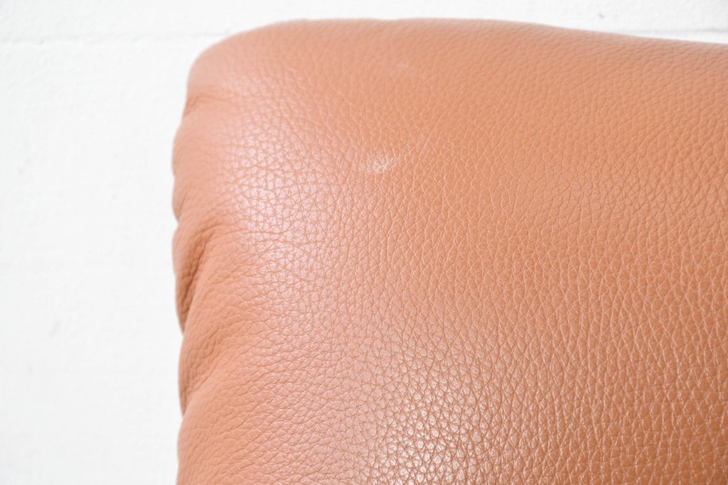 中古　美品　FUJI FURNITURE(冨士ファニチア)　Mysa(ミーサ)　上品でモダンなリクライニングチェアとスツールのセット　定価約24万円　(R-087263)