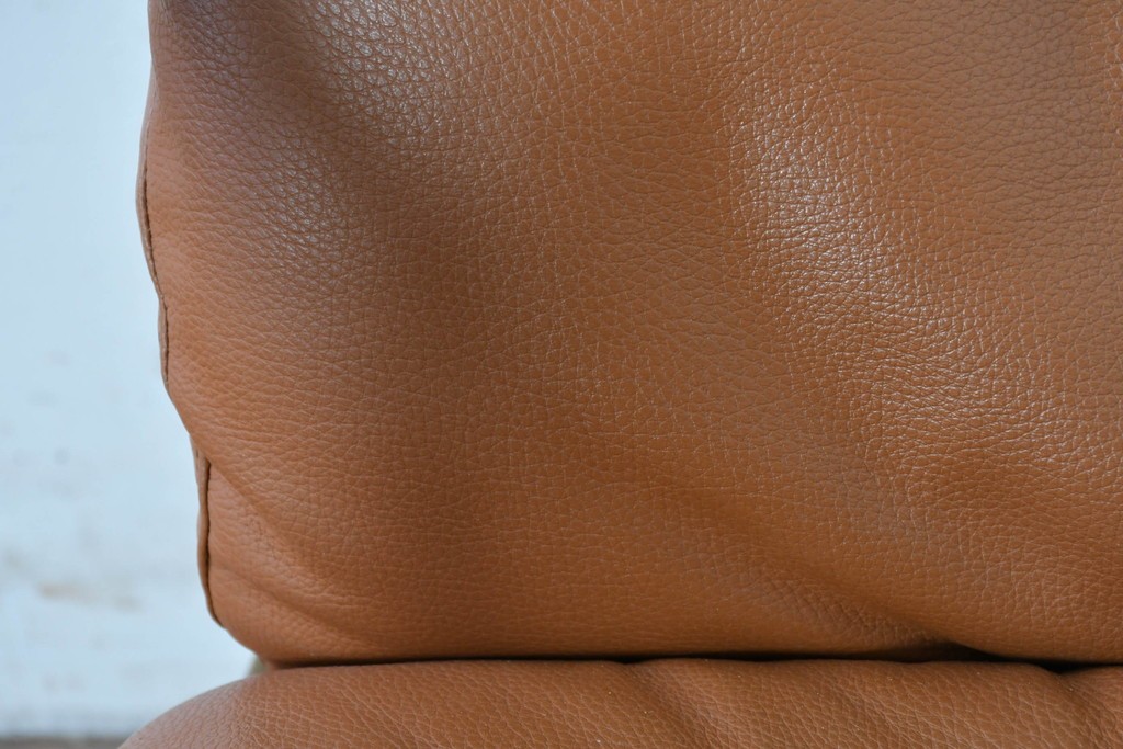 中古　美品　FUJI FURNITURE(冨士ファニチア)　Mysa(ミーサ)　上品でモダンなリクライニングチェアとスツールのセット　定価約24万円　(R-087263)