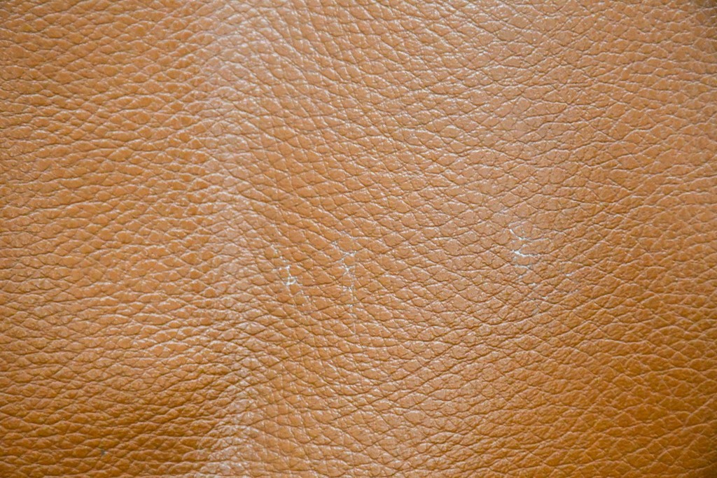 中古　美品　FUJI FURNITURE(冨士ファニチア)　Mysa(ミーサ)　上品でモダンなリクライニングチェアとスツールのセット　定価約24万円　(R-087263)