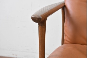 中古　美品　FUJI FURNITURE(冨士ファニチア)　Mysa(ミーサ)　上品でモダンなリクライニングチェアとスツールのセット　定価約24万円　(R-087263)