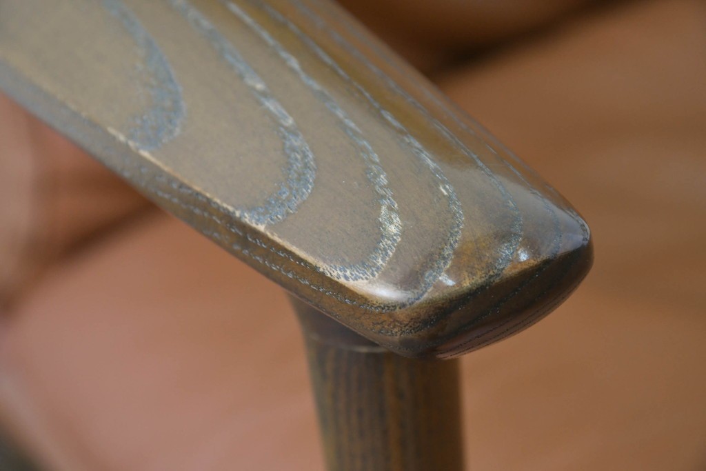 中古　美品　FUJI FURNITURE(冨士ファニチア)　Mysa(ミーサ)　上品でモダンなリクライニングチェアとスツールのセット　定価約24万円　(R-087263)