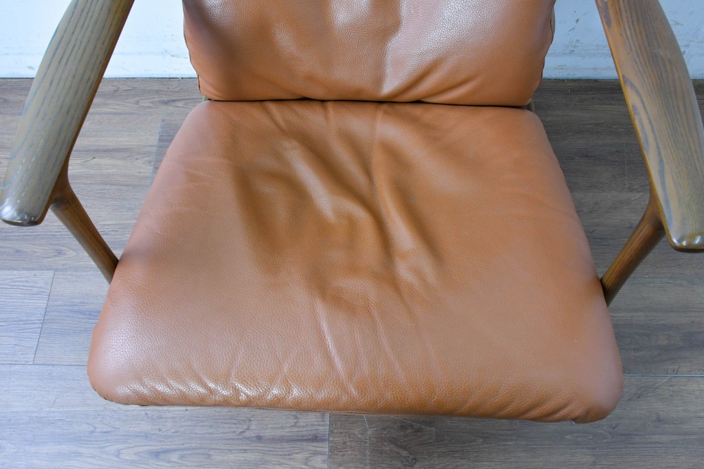 中古　美品　FUJI FURNITURE(冨士ファニチア)　Mysa(ミーサ)　上品でモダンなリクライニングチェアとスツールのセット　定価約24万円　(R-087263)