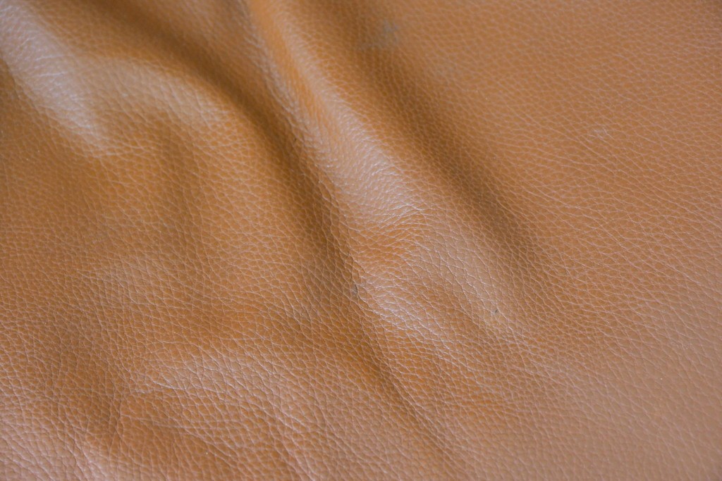 中古　美品　FUJI FURNITURE(冨士ファニチア)　Mysa(ミーサ)　上品でモダンなリクライニングチェアとスツールのセット　定価約24万円　(R-087263)