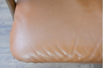 中古　美品　FUJI FURNITURE(冨士ファニチア)　Mysa(ミーサ)　上品でモダンなリクライニングチェアとスツールのセット　定価約24万円　(R-087263)