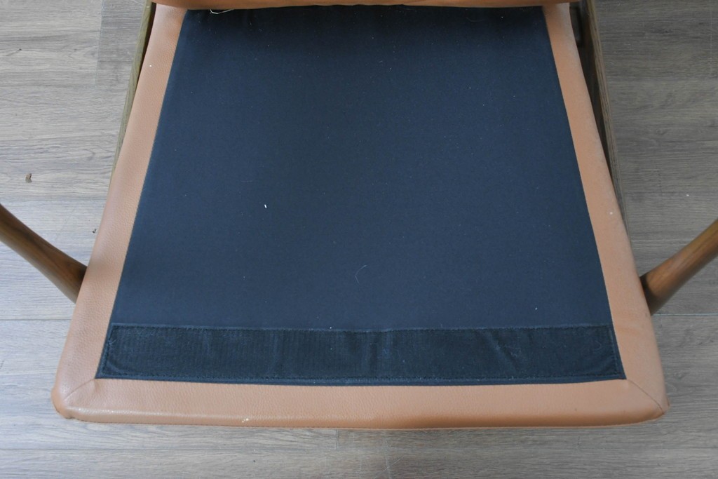 中古　美品　FUJI FURNITURE(冨士ファニチア)　Mysa(ミーサ)　上品でモダンなリクライニングチェアとスツールのセット　定価約24万円　(R-087263)