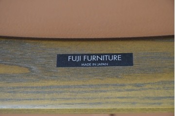 中古　美品　FUJI FURNITURE(冨士ファニチア)　Mysa(ミーサ)　上品でモダンなリクライニングチェアとスツールのセット　定価約24万円　(R-087263)