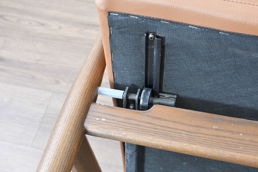 中古　美品　FUJI FURNITURE(冨士ファニチア)　Mysa(ミーサ)　上品でモダンなリクライニングチェアとスツールのセット　定価約24万円　(R-087263)