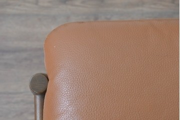 中古　美品　FUJI FURNITURE(冨士ファニチア)　Mysa(ミーサ)　上品でモダンなリクライニングチェアとスツールのセット　定価約24万円　(R-087263)