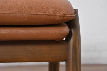 中古　美品　FUJI FURNITURE(冨士ファニチア)　Mysa(ミーサ)　上品でモダンなリクライニングチェアとスツールのセット　定価約24万円　(R-087263)