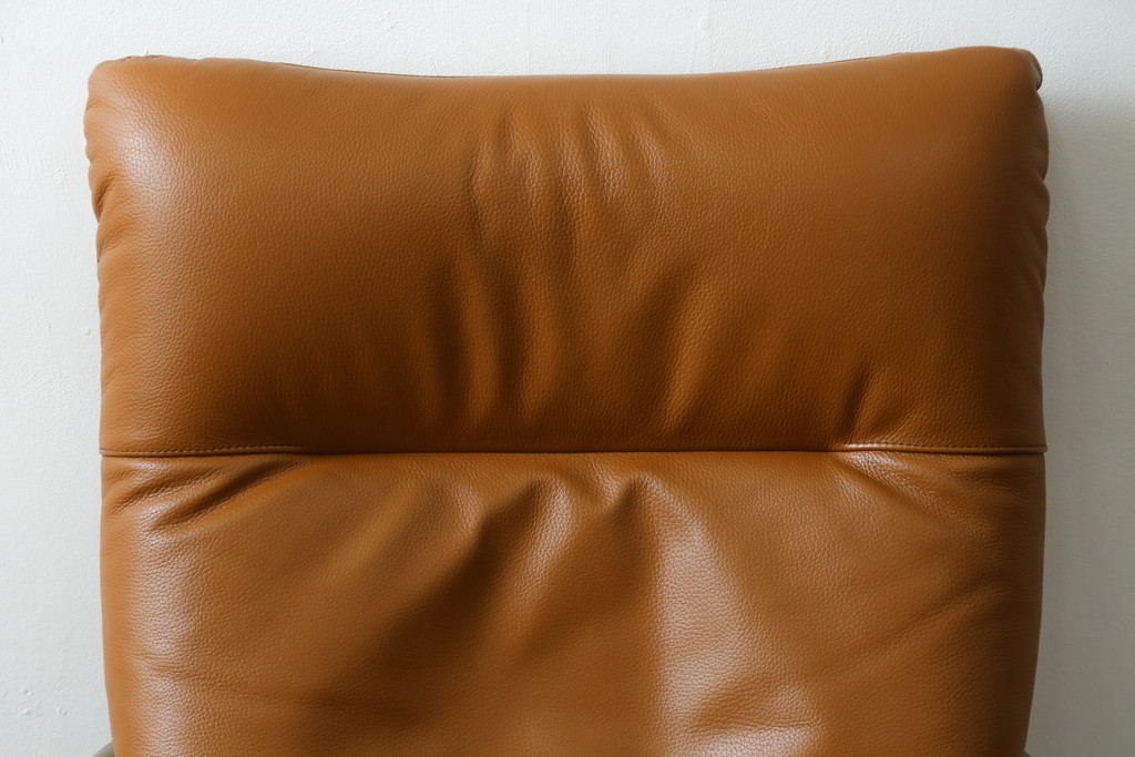 中古　美品　FUJI FURNITURE(冨士ファニチア)　Mysa(ミーサ)　上品でモダンなリクライニングチェアとスツールのセット　定価約24万円　(R-087263)