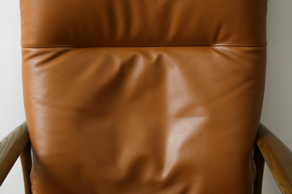 中古　美品　FUJI FURNITURE(冨士ファニチア)　Mysa(ミーサ)　上品でモダンなリクライニングチェアとスツールのセット　定価約24万円　(R-087263)