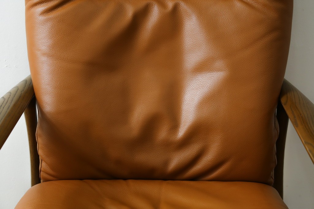 中古　美品　FUJI FURNITURE(冨士ファニチア)　Mysa(ミーサ)　上品でモダンなリクライニングチェアとスツールのセット　定価約24万円　(R-087263)