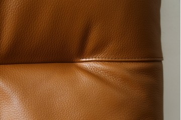 中古　美品　FUJI FURNITURE(冨士ファニチア)　Mysa(ミーサ)　上品でモダンなリクライニングチェアとスツールのセット　定価約24万円　(R-087263)