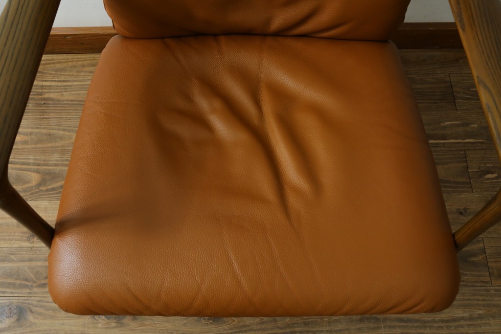 中古　美品　FUJI FURNITURE(冨士ファニチア)　Mysa(ミーサ)　上品でモダンなリクライニングチェアとスツールのセット　定価約24万円　(R-087263)