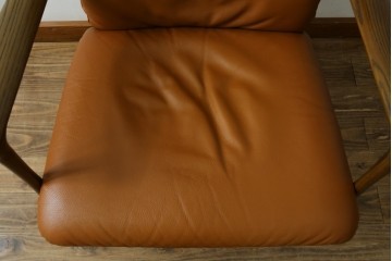 中古　美品　FUJI FURNITURE(冨士ファニチア)　Mysa(ミーサ)　上品でモダンなリクライニングチェアとスツールのセット　定価約24万円　(R-087263)