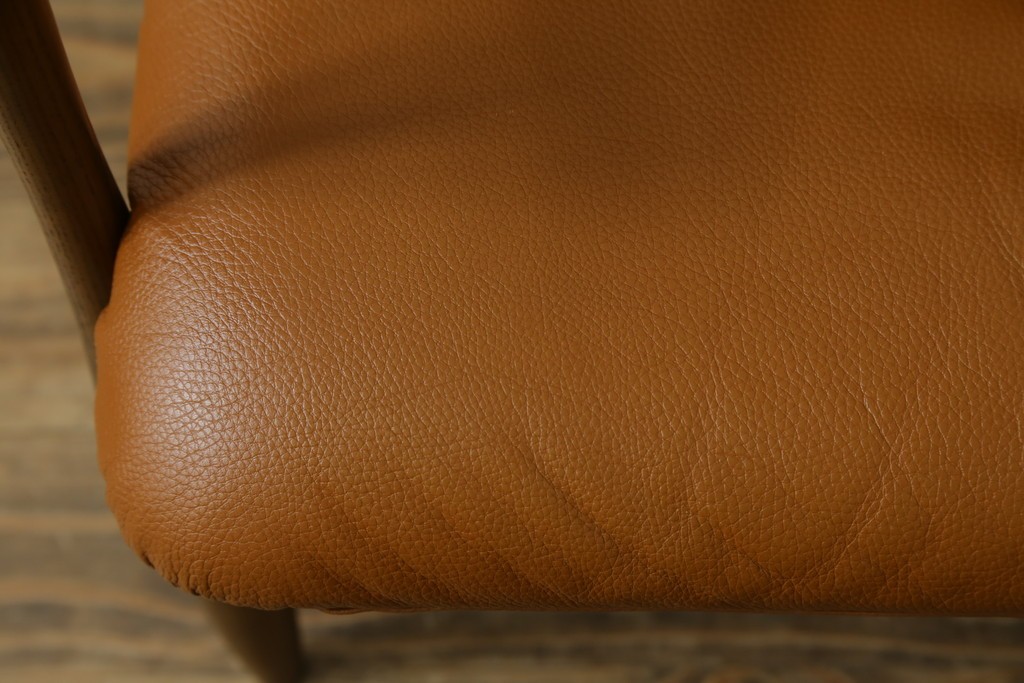 中古　美品　FUJI FURNITURE(冨士ファニチア)　Mysa(ミーサ)　上品でモダンなリクライニングチェアとスツールのセット　定価約24万円　(R-087263)