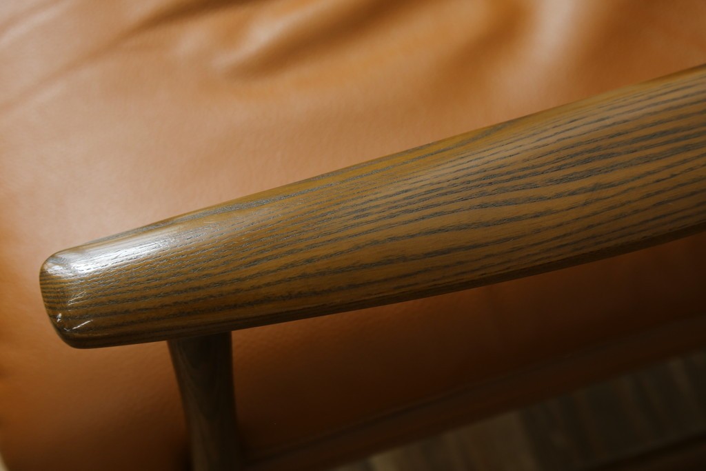 中古　美品　FUJI FURNITURE(冨士ファニチア)　Mysa(ミーサ)　上品でモダンなリクライニングチェアとスツールのセット　定価約24万円　(R-087263)