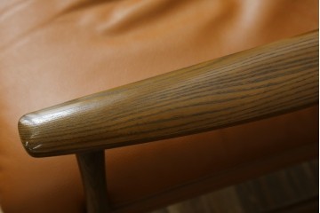 中古　美品　FUJI FURNITURE(冨士ファニチア)　Mysa(ミーサ)　上品でモダンなリクライニングチェアとスツールのセット　定価約24万円　(R-087263)