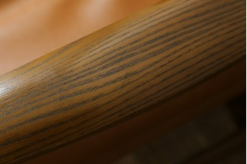 中古　美品　FUJI FURNITURE(冨士ファニチア)　Mysa(ミーサ)　上品でモダンなリクライニングチェアとスツールのセット　定価約24万円　(R-087263)