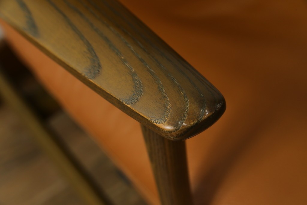 中古　美品　FUJI FURNITURE(冨士ファニチア)　Mysa(ミーサ)　上品でモダンなリクライニングチェアとスツールのセット　定価約24万円　(R-087263)