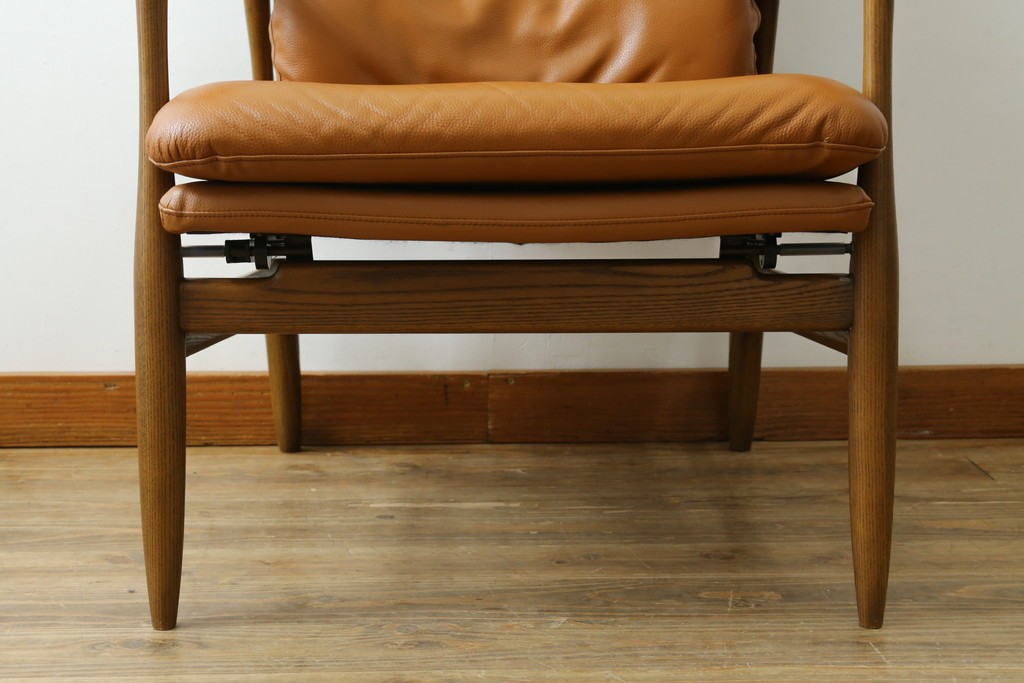 中古　美品　FUJI FURNITURE(冨士ファニチア)　Mysa(ミーサ)　上品でモダンなリクライニングチェアとスツールのセット　定価約24万円　(R-087263)