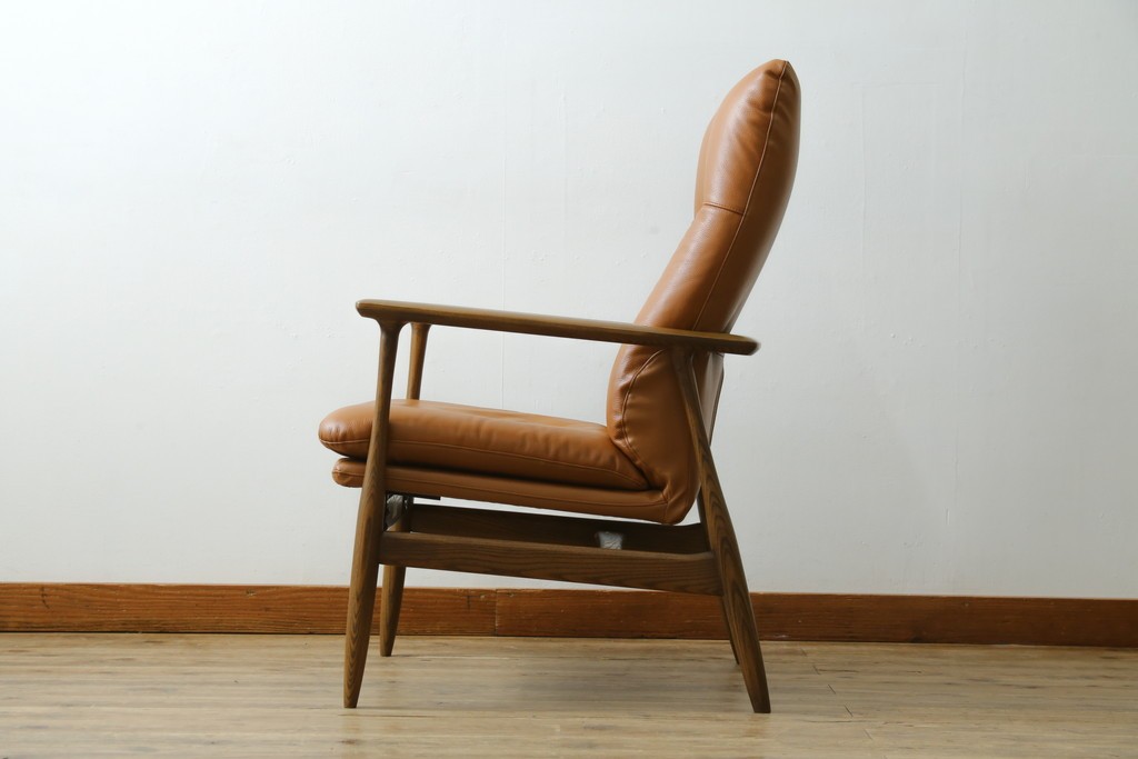 中古　美品　FUJI FURNITURE(冨士ファニチア)　Mysa(ミーサ)　上品でモダンなリクライニングチェアとスツールのセット　定価約24万円　(R-087263)
