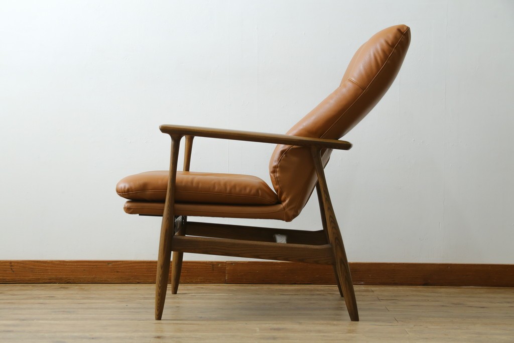中古　美品　FUJI FURNITURE(冨士ファニチア)　Mysa(ミーサ)　上品でモダンなリクライニングチェアとスツールのセット　定価約24万円　(R-087263)