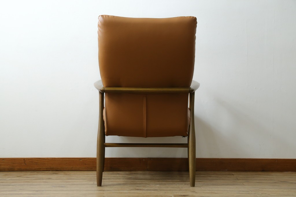 中古　美品　FUJI FURNITURE(冨士ファニチア)　Mysa(ミーサ)　上品でモダンなリクライニングチェアとスツールのセット　定価約24万円　(R-087263)