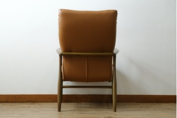 中古　美品　FUJI FURNITURE(冨士ファニチア)　Mysa(ミーサ)　上品でモダンなリクライニングチェアとスツールのセット　定価約24万円　(R-087263)