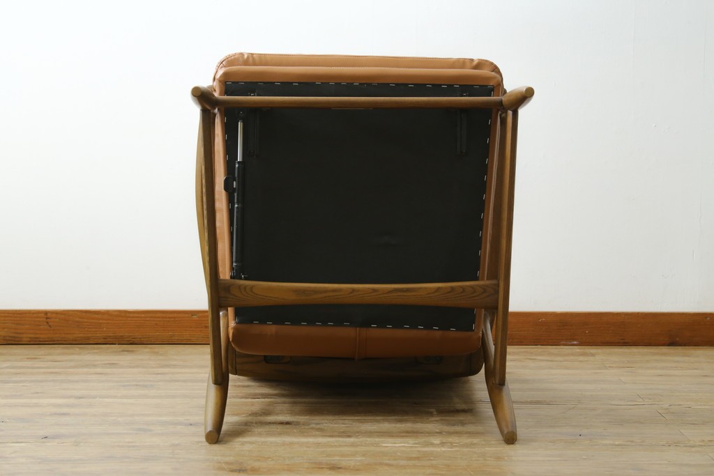 中古　美品　FUJI FURNITURE(冨士ファニチア)　Mysa(ミーサ)　上品でモダンなリクライニングチェアとスツールのセット　定価約24万円　(R-087263)