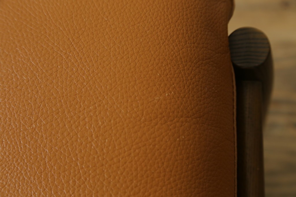 中古　美品　FUJI FURNITURE(冨士ファニチア)　Mysa(ミーサ)　上品でモダンなリクライニングチェアとスツールのセット　定価約24万円　(R-087263)