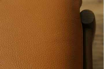 中古　美品　FUJI FURNITURE(冨士ファニチア)　Mysa(ミーサ)　上品でモダンなリクライニングチェアとスツールのセット　定価約24万円　(R-087263)