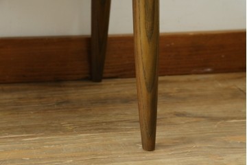 中古　美品　FUJI FURNITURE(冨士ファニチア)　Mysa(ミーサ)　上品でモダンなリクライニングチェアとスツールのセット　定価約24万円　(R-087263)