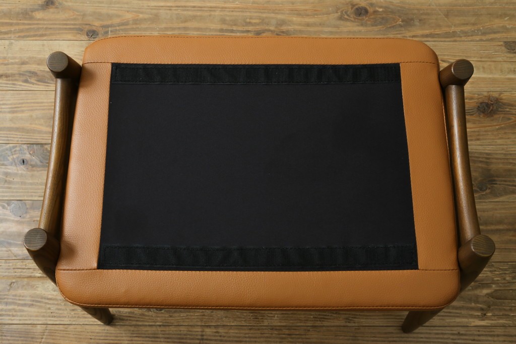 中古　美品　FUJI FURNITURE(冨士ファニチア)　Mysa(ミーサ)　上品でモダンなリクライニングチェアとスツールのセット　定価約24万円　(R-087263)