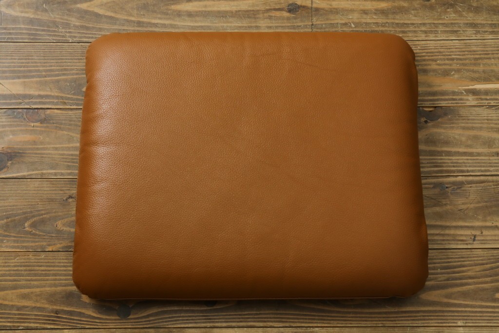 中古　美品　FUJI FURNITURE(冨士ファニチア)　Mysa(ミーサ)　上品でモダンなリクライニングチェアとスツールのセット　定価約24万円　(R-087263)