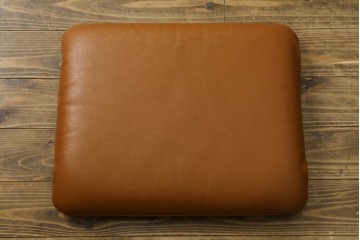 中古　美品　FUJI FURNITURE(冨士ファニチア)　Mysa(ミーサ)　上品でモダンなリクライニングチェアとスツールのセット　定価約24万円　(R-087263)