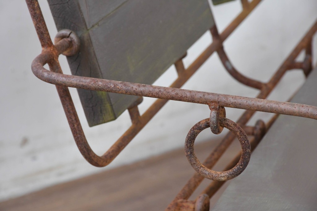 【簡易リペア限定品】ヨーロッパヴィンテージ　リング装飾が目を惹くアイアンベンチ　(R-087264)