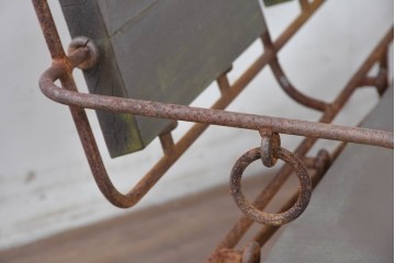 【簡易リペア限定品】ヨーロッパヴィンテージ　リング装飾が目を惹くアイアンベンチ　(R-087264)