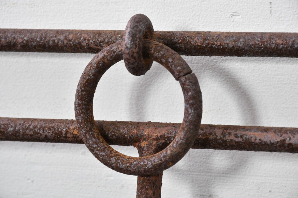 【簡易リペア限定品】ヨーロッパヴィンテージ　リング装飾が目を惹くアイアンベンチ　(R-087264)