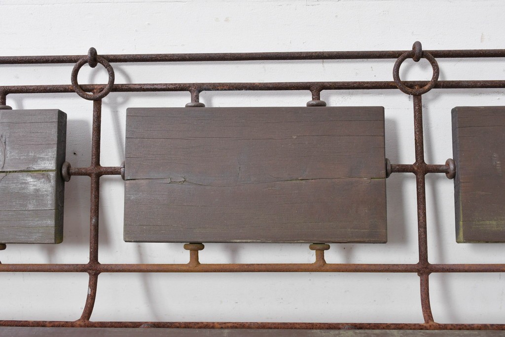 【簡易リペア限定品】ヨーロッパヴィンテージ　リング装飾が目を惹くアイアンベンチ　(R-087264)