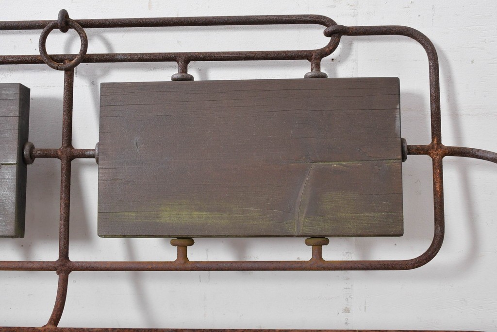 【簡易リペア限定品】ヨーロッパヴィンテージ　リング装飾が目を惹くアイアンベンチ　(R-087264)