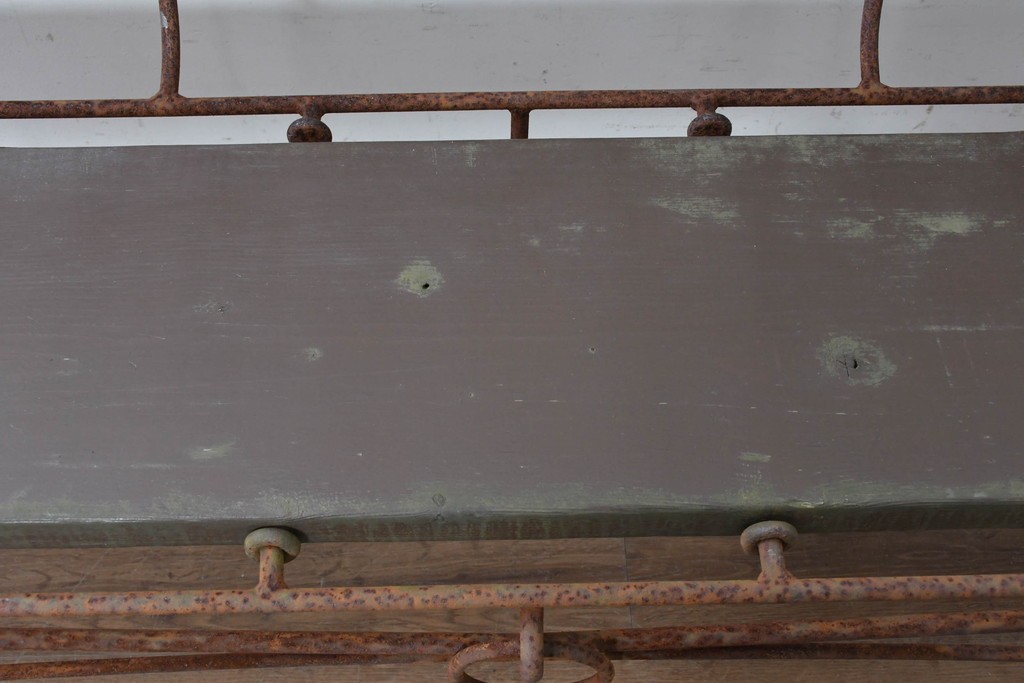 【簡易リペア限定品】ヨーロッパヴィンテージ　リング装飾が目を惹くアイアンベンチ　(R-087264)