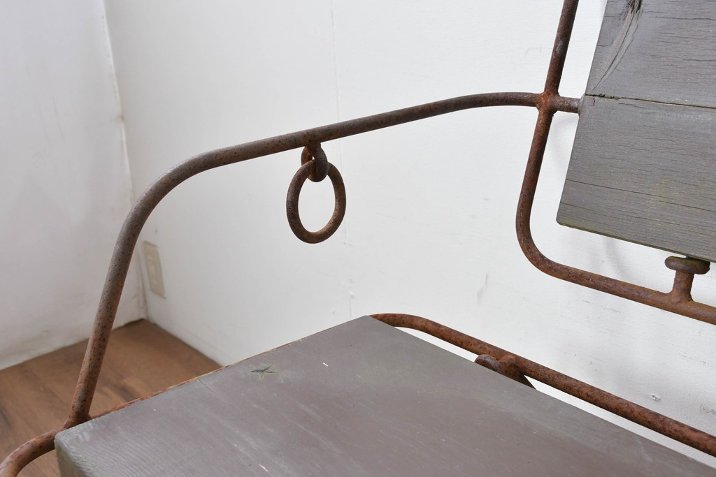 【簡易リペア限定品】ヨーロッパヴィンテージ　リング装飾が目を惹くアイアンベンチ　(R-087264)