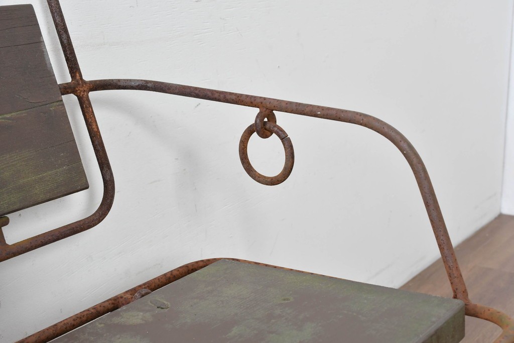 【簡易リペア限定品】ヨーロッパヴィンテージ　リング装飾が目を惹くアイアンベンチ　(R-087264)