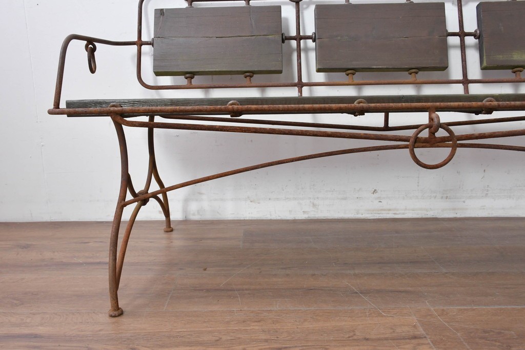 【簡易リペア限定品】ヨーロッパヴィンテージ　リング装飾が目を惹くアイアンベンチ　(R-087264)